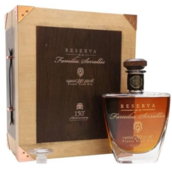 Don Q Reserva De La Familie 20y 0,75l 40% L.E. Dřevěný box Nejlepší rum